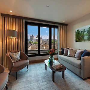 Suite executive